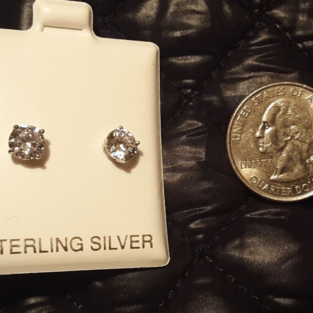 ***SATISFACTION GUARANTEED*** .925 Sterling Silver CZ Diamond Stud Earrings - Picture 8 of 10